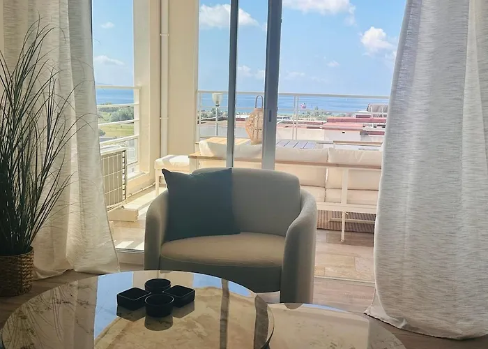 Bleu Corse, Entre Et Soleil * Ajaccio (Corsica)